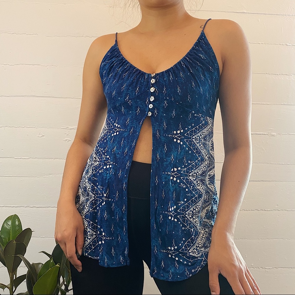BLUE INDIAN CUTOUT TANK